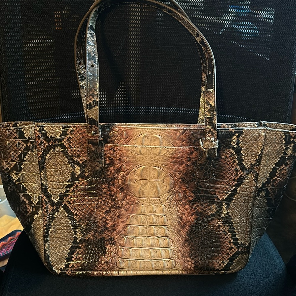 Brahmin Shoulder Bag
Very good condition.